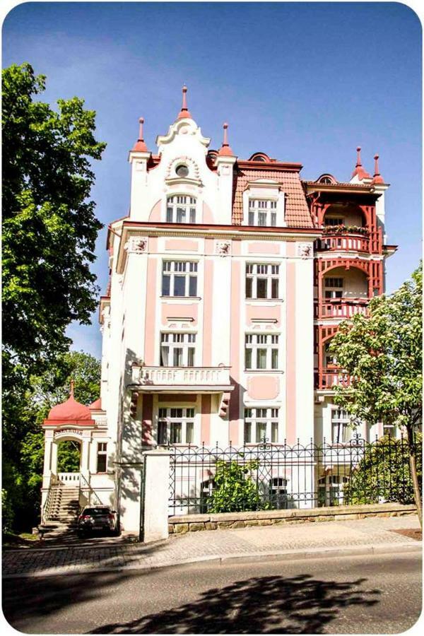 Apartman Vila Bayer การ์โลวีวารี ภายนอก รูปภาพ